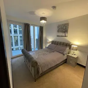 Cambridge City Apartment Apartment